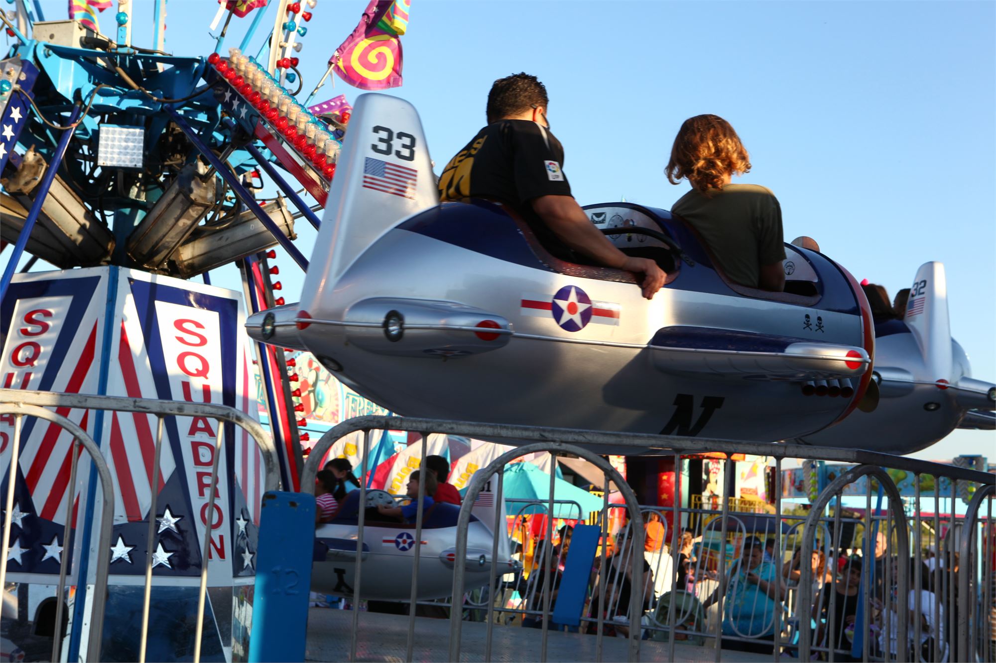 carnivals-fairs-at-night-ride-at-night-at-the-county-fair