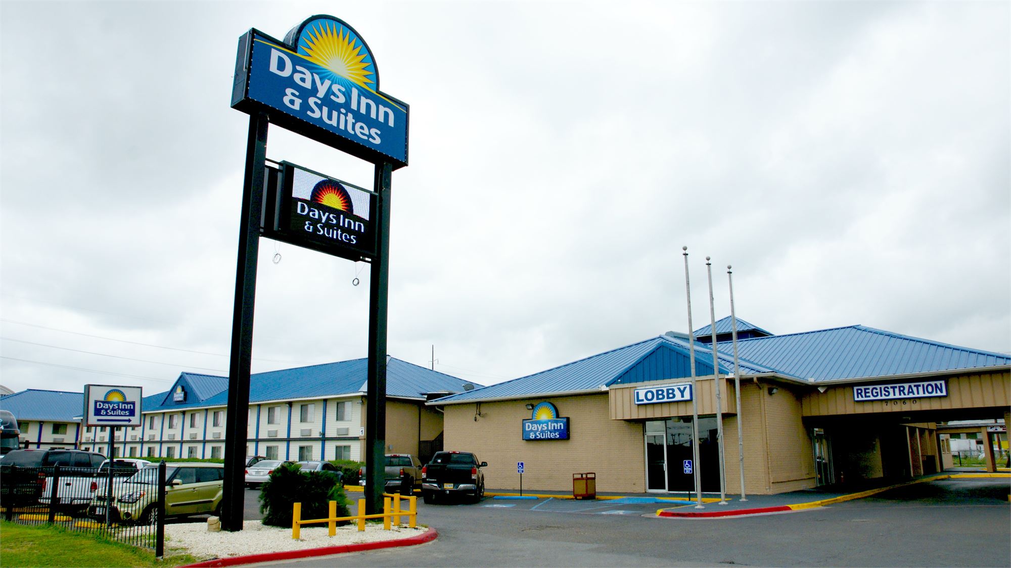 Days Inn & Suites